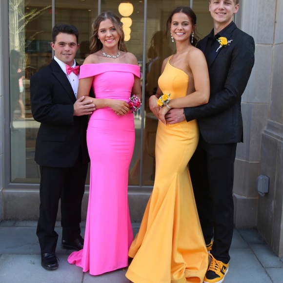 Lafemme Size 2 hot Pink Formal/Prom Dress - Picture 3 of 5